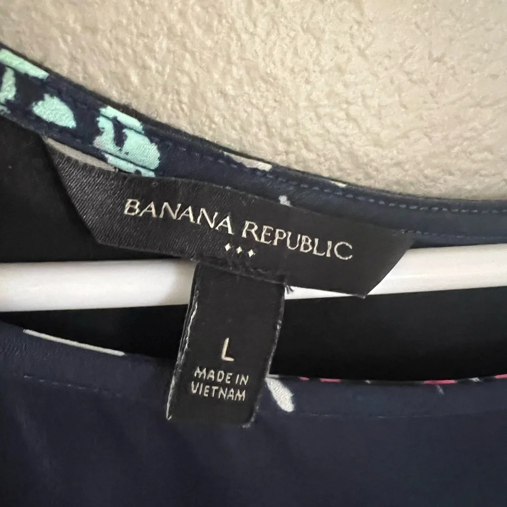 Banana Republic Sleeveless Shirt - Picture 2 of 6
